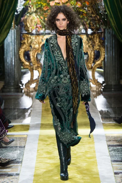 Look 10